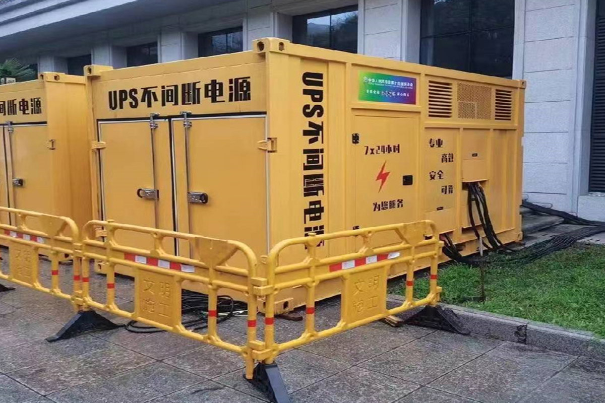 让胡路发电机租赁施工现场
